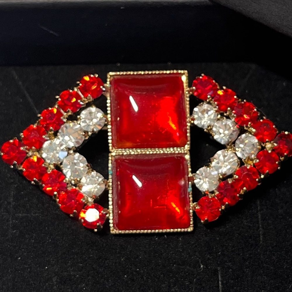 VINTAGE brooch red and white rhinestones. Stunning! - Picture 2 of 3